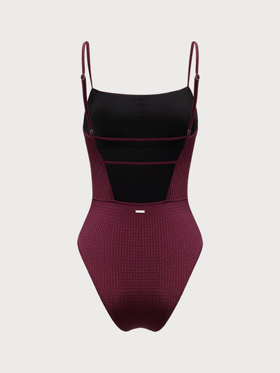 Bañador enterizo burdeos con textura y espalda descubierta