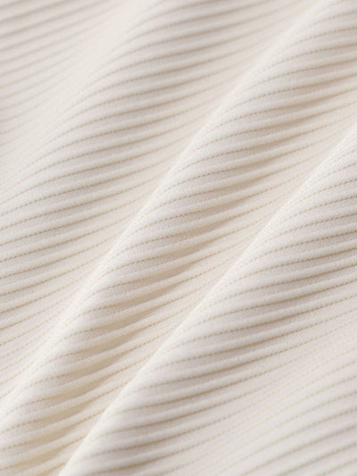 Top de bikini blanco hueso con detalles dorados