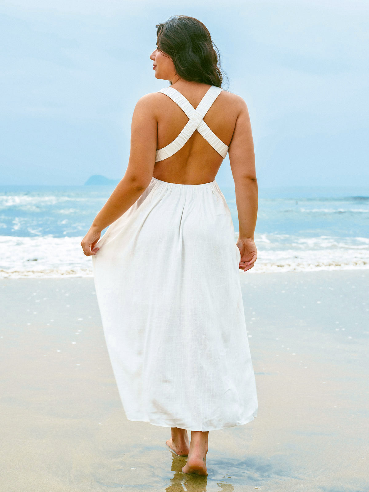 Vestido de Playa Blanco con Cuello en V y Pliegues