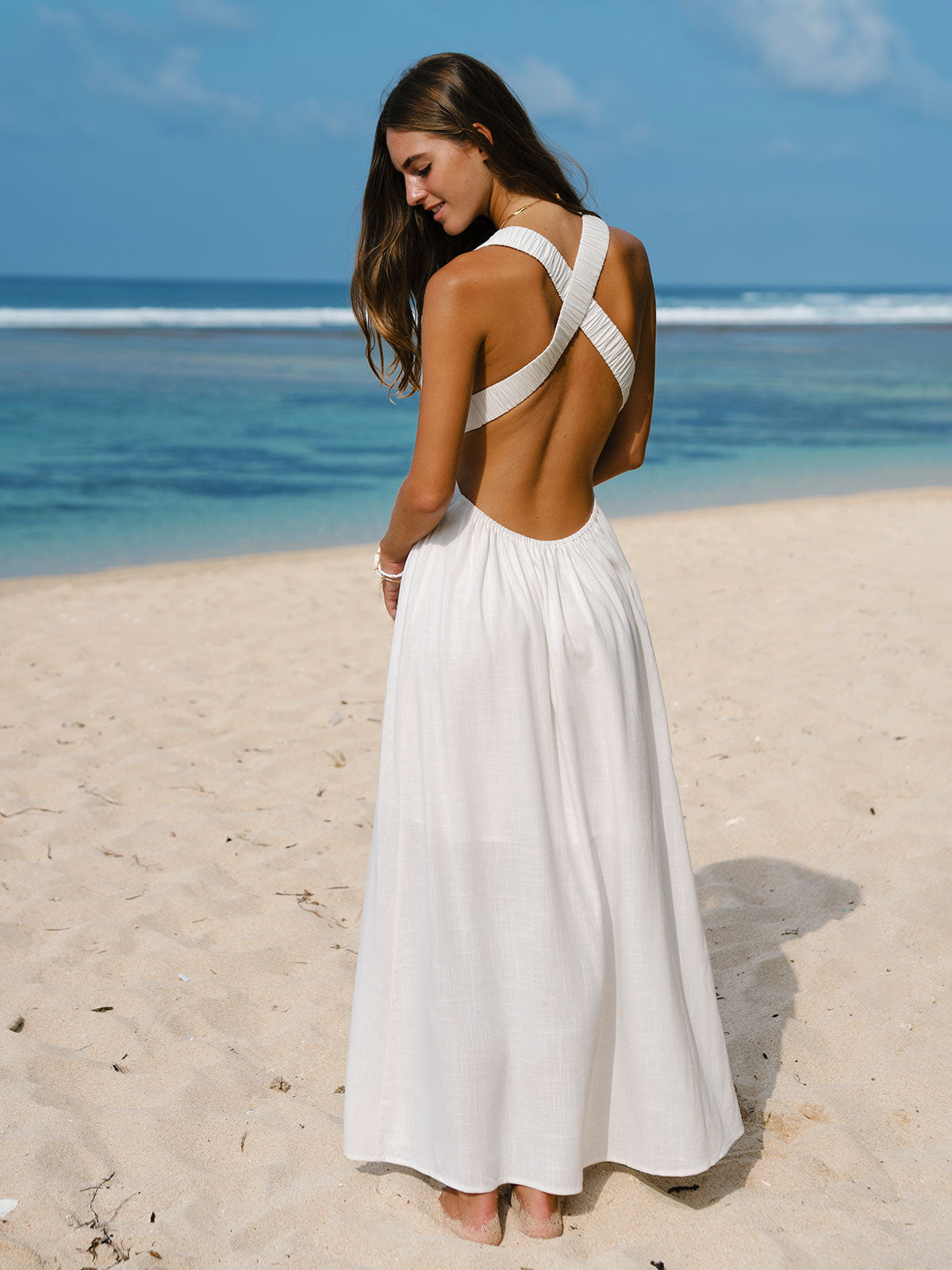 Vestido de Playa Blanco con Cuello en V y Pliegues