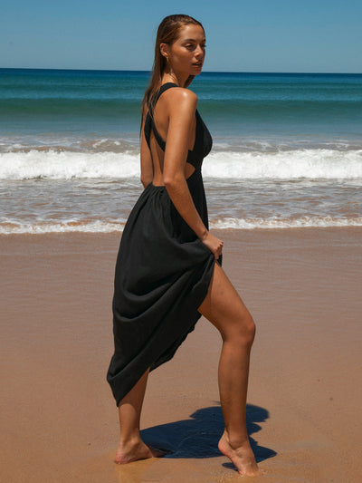 Vestido de playa negro con escote en V y plisado