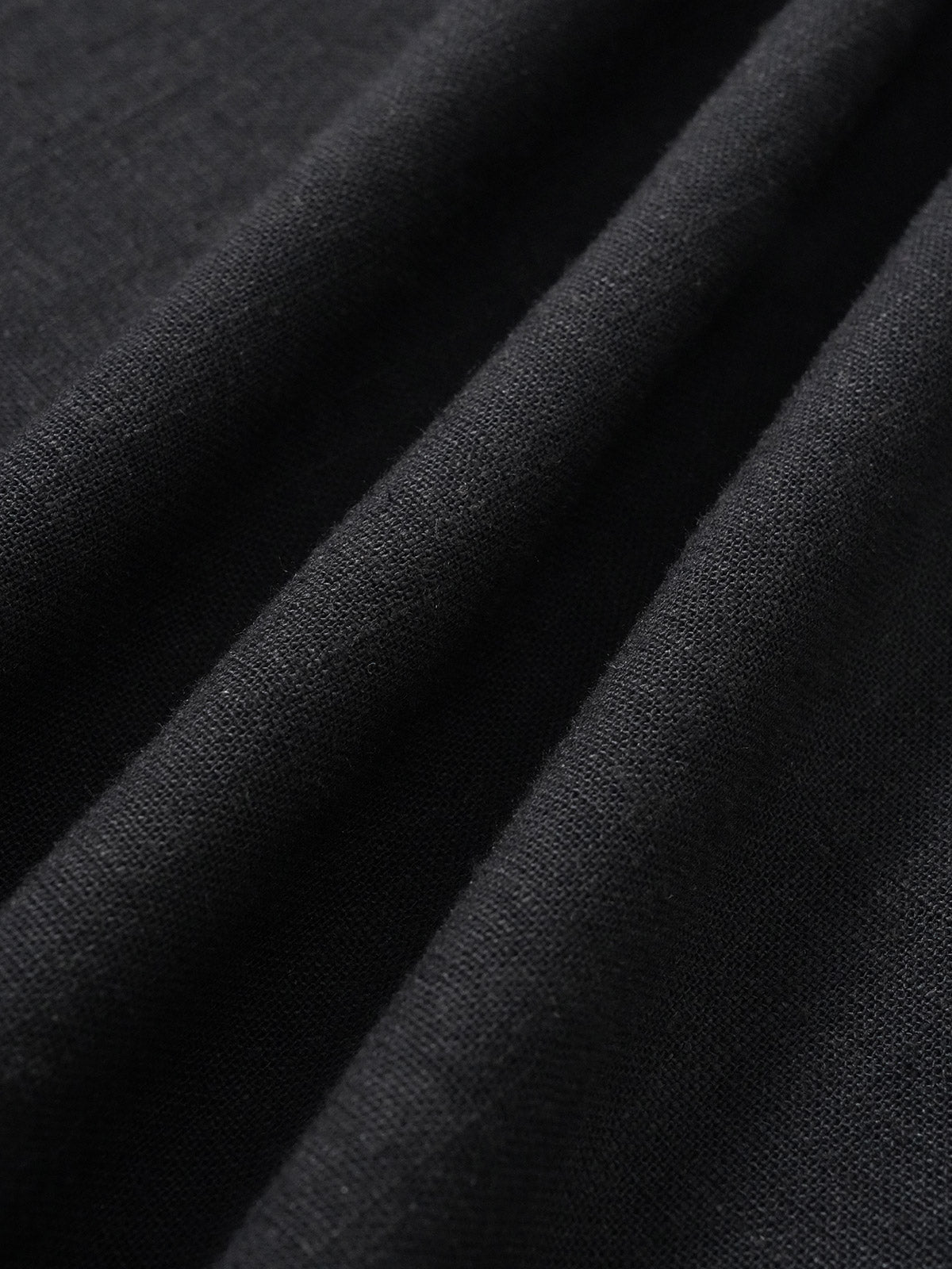 Vestido de playa negro con escote en V y plisado